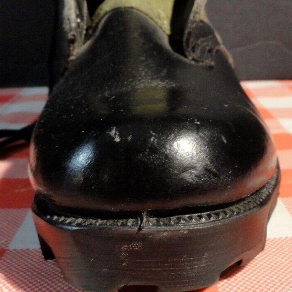 sz5W RO SEARCH NO YEAR VISIBLE COMBAT GREEN JUNGLE SINGLE LEFT BOOT ONLY SV 3075